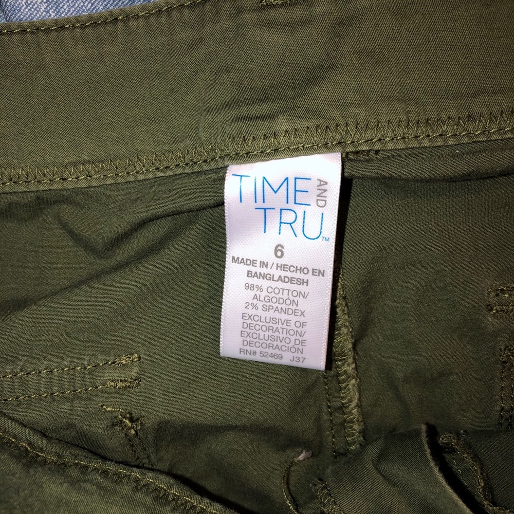 Capri Pants - Picture 3 of 3